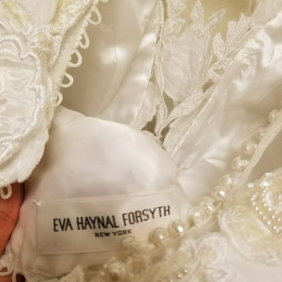 Wedding dress - Picture 2 of 3